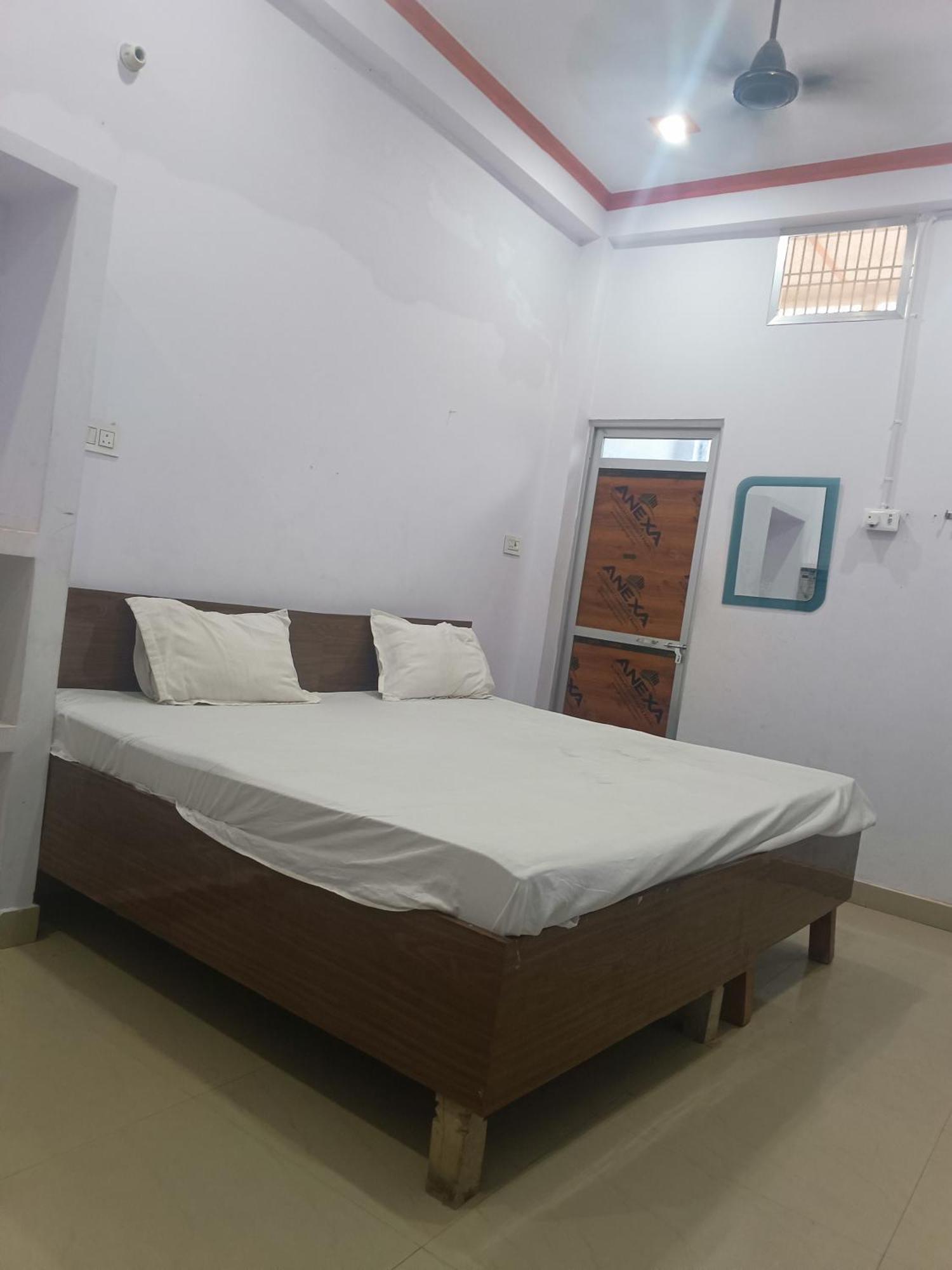 La Ayodhya Residency Hotel Екстериор снимка
