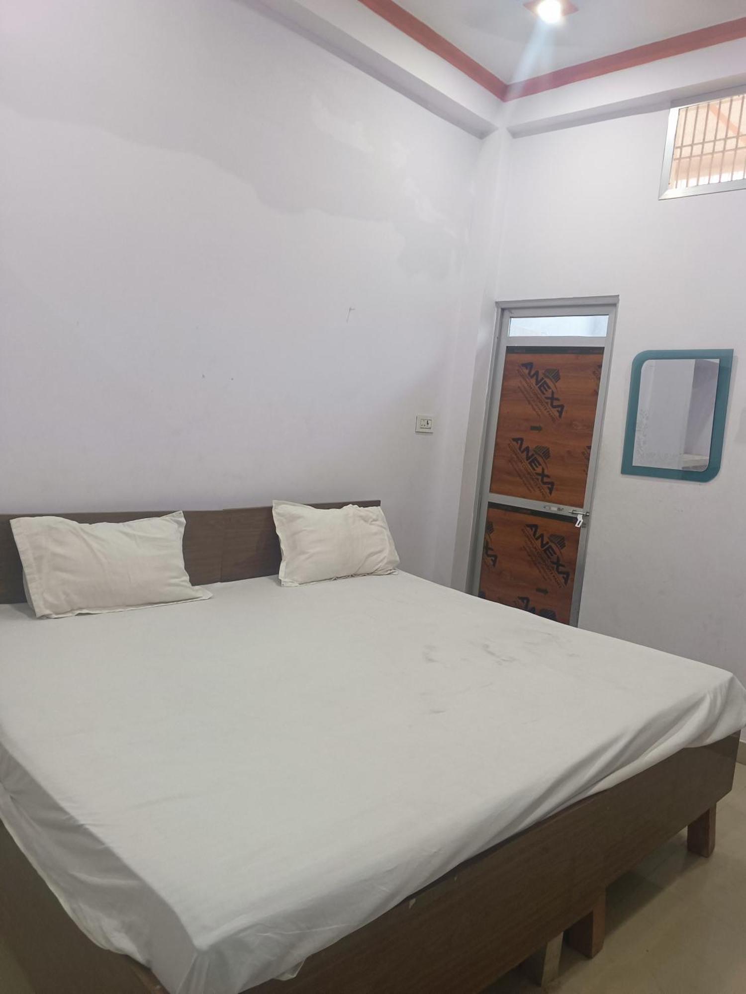 La Ayodhya Residency Hotel Екстериор снимка