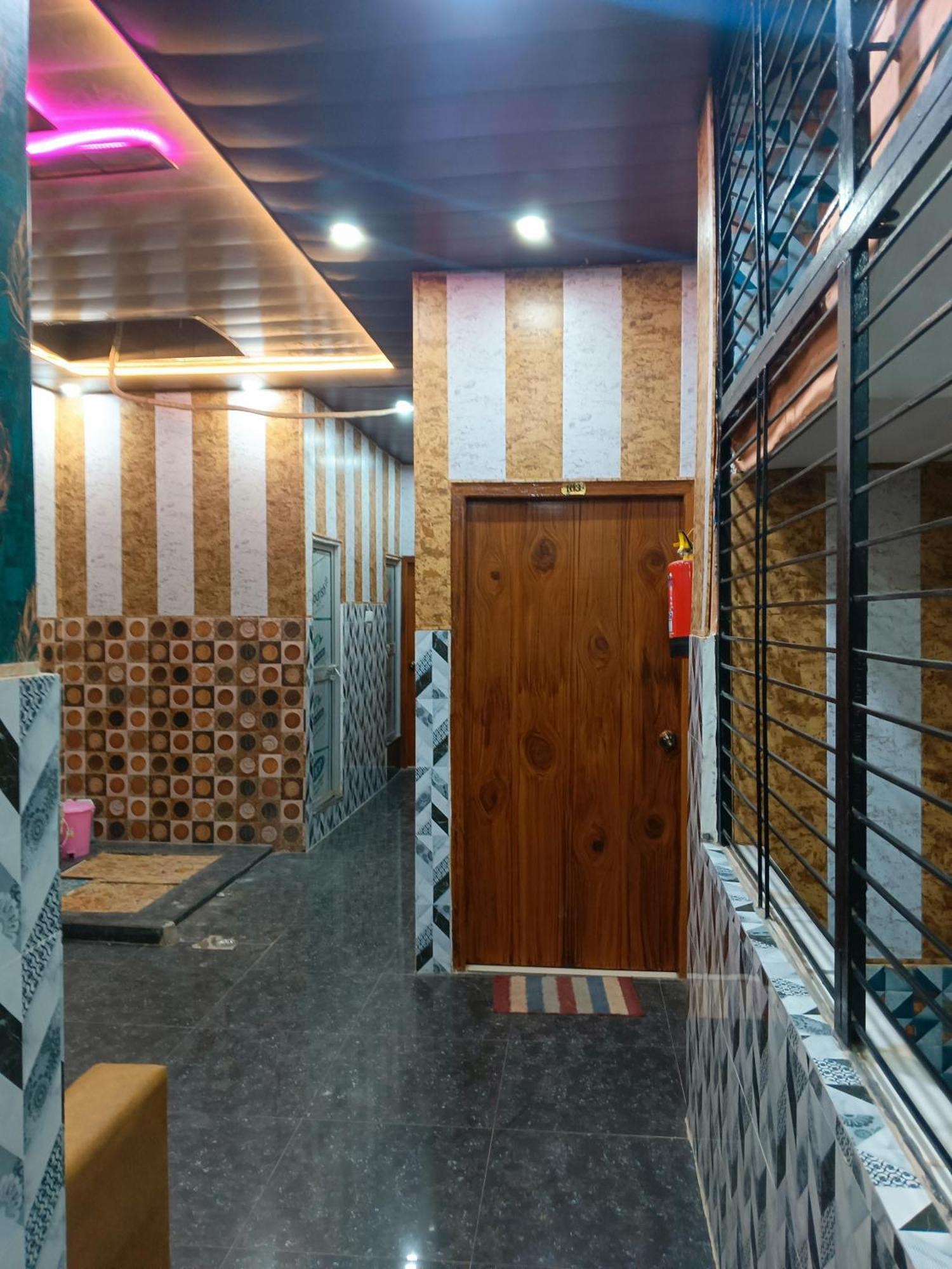 La Ayodhya Residency Hotel Екстериор снимка